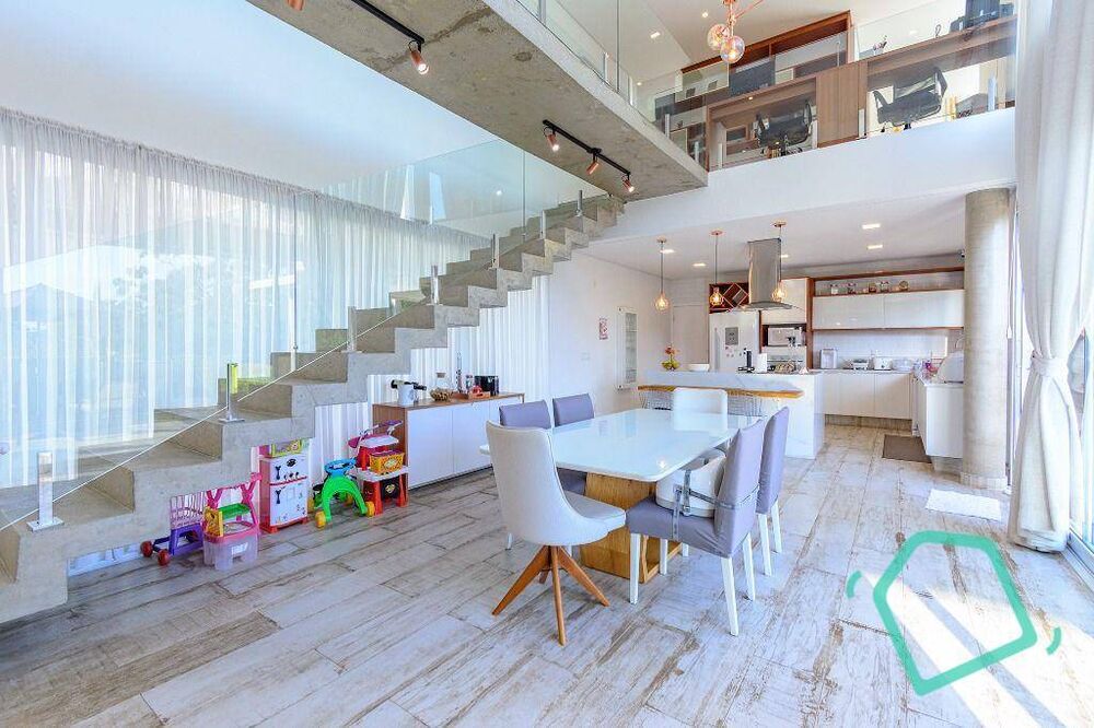 Casa de Condomínio à venda com 3 quartos, 327m² - Foto 1