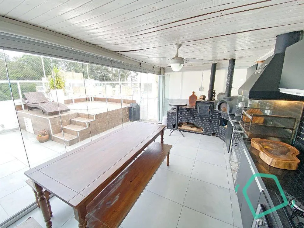 Cobertura, 3 quartos, 208 m² - Foto 4