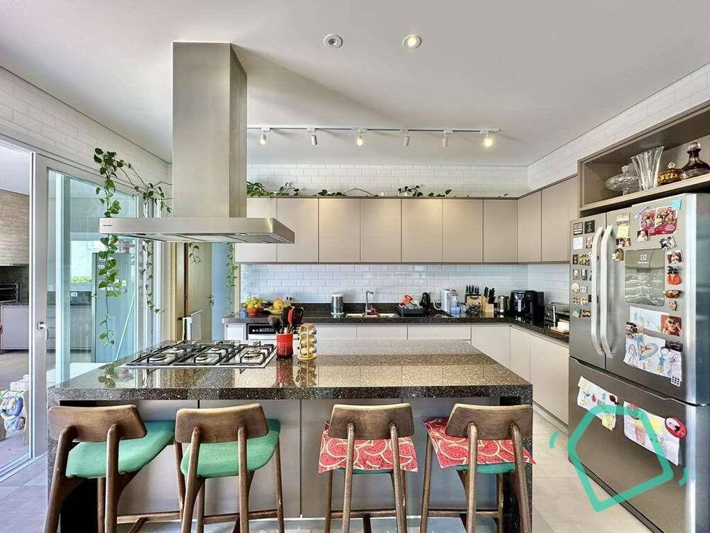 Casa de Condomínio à venda com 4 quartos, 345m² - Foto 3