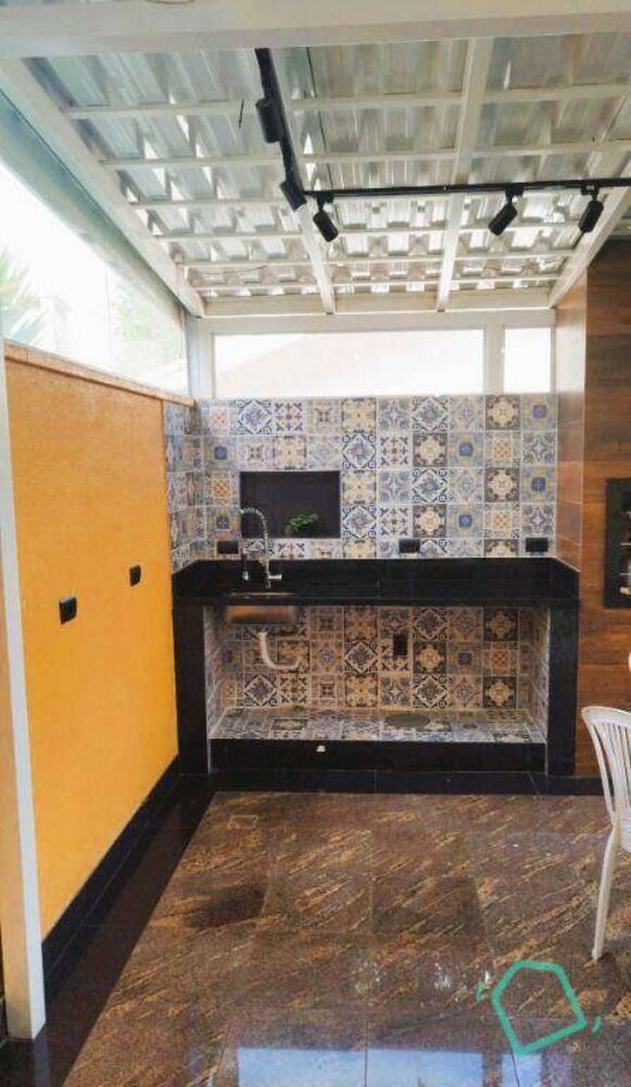 Casa de Condomínio para alugar com 3 quartos, 175m² - Foto 1