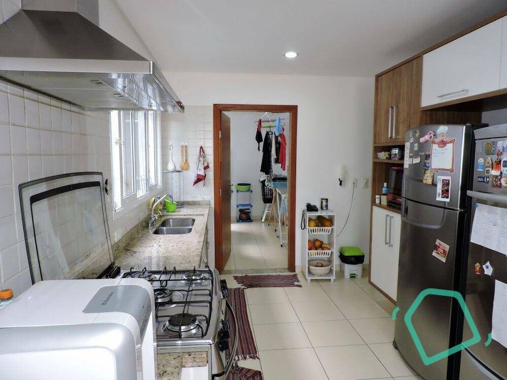Casa de Condomínio à venda com 4 quartos, 400m² - Foto 2