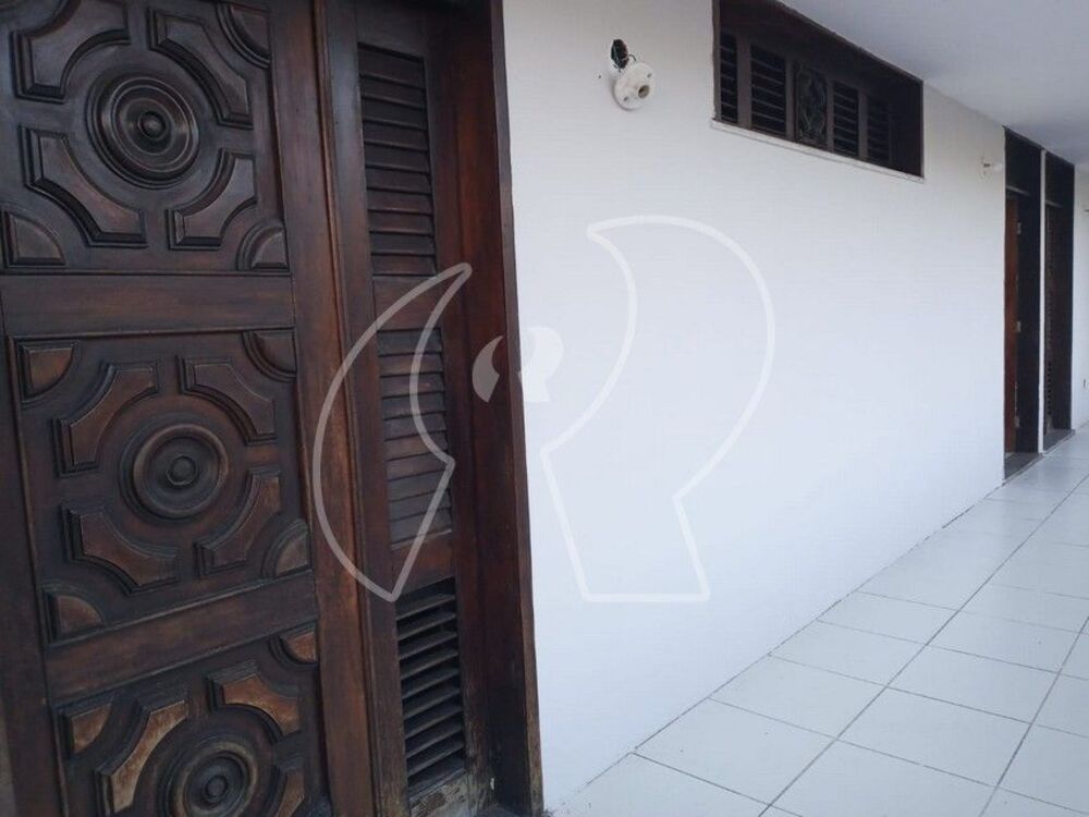 Casa à venda com 4 quartos, 240m² - Foto 4