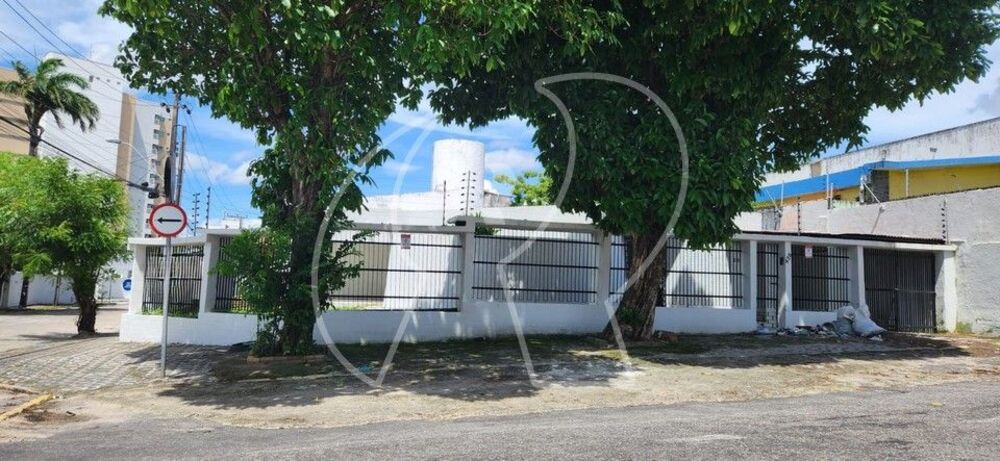 Casa à venda com 4 quartos, 240m² - Foto 3