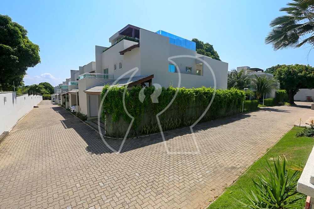 Casa de Condomínio à venda com 3 quartos, 330m² - Foto 1