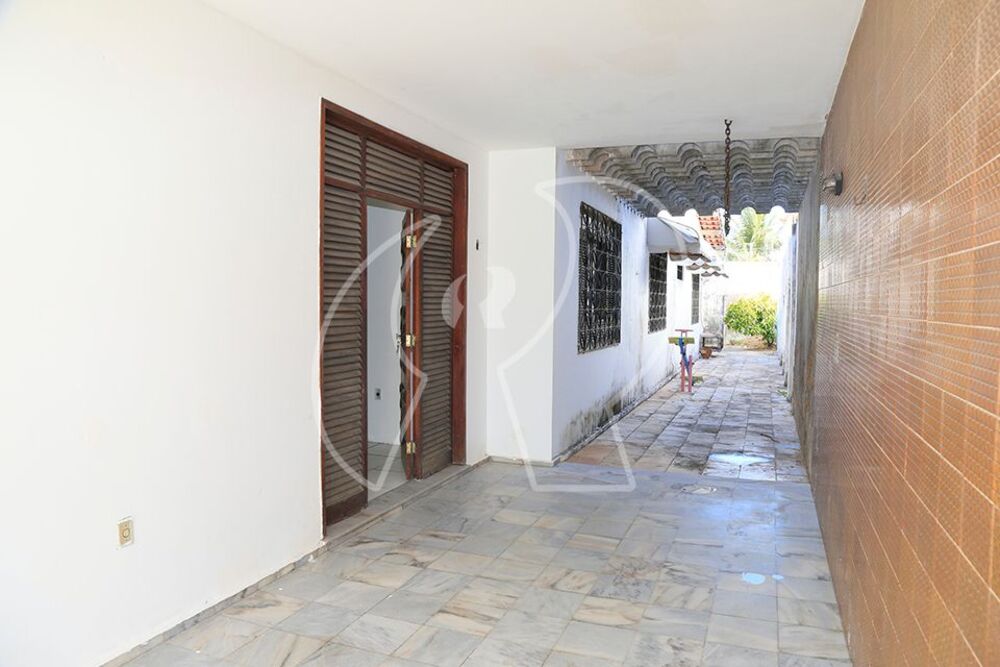Casa à venda com 3 quartos, 179m² - Foto 3