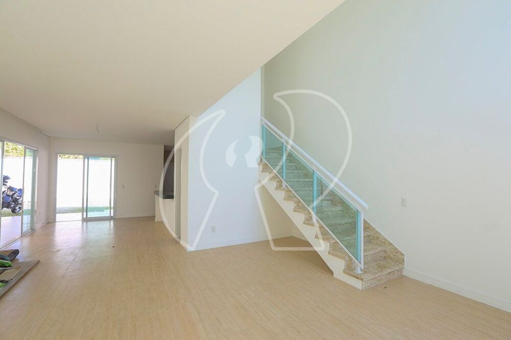 Casa de Condomínio à venda com 3 quartos, 229m² - Foto 2