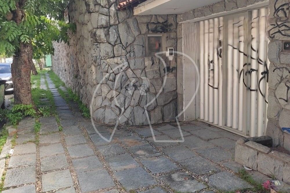 Casa à venda com 3 quartos, 200m² - Foto 1