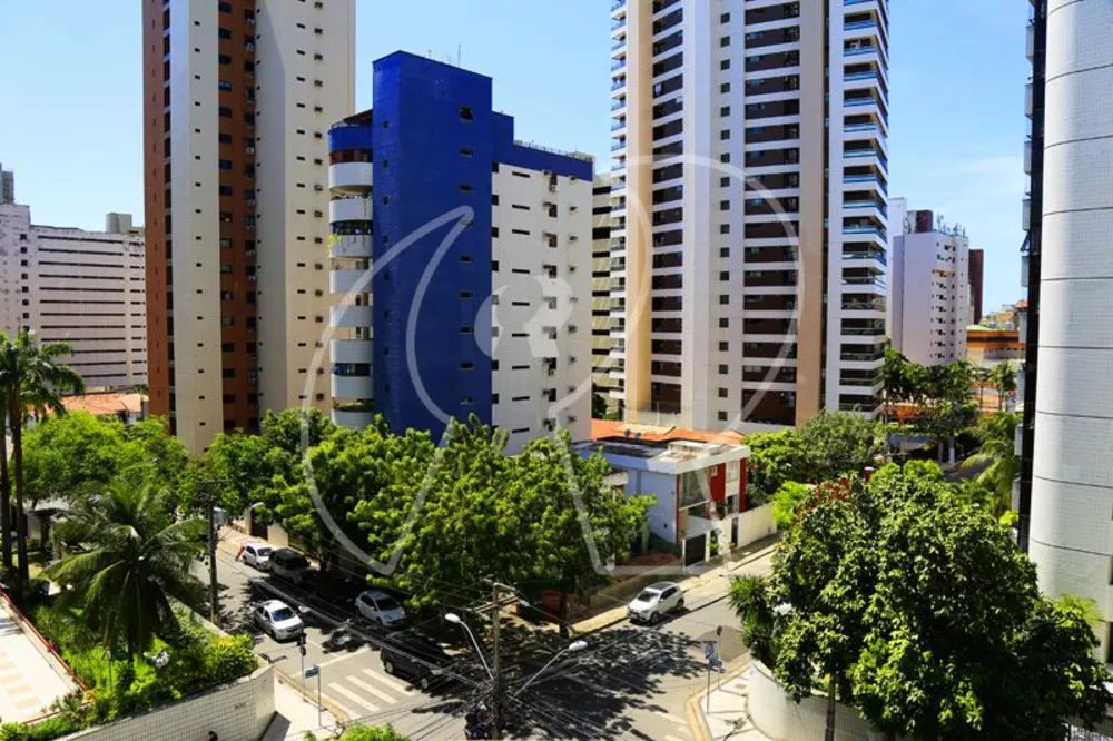 Apartamento à venda com 3 quartos, 193m² - Foto 2