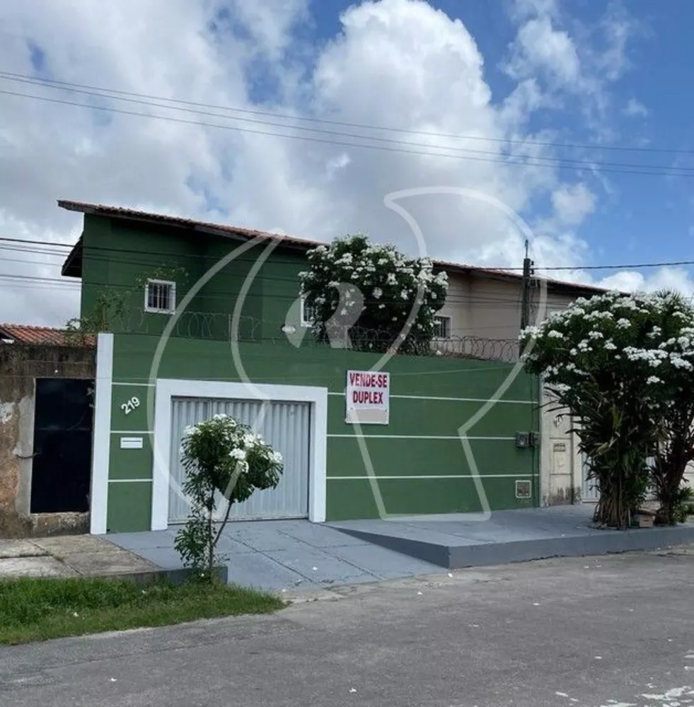 Casa à venda com 2 quartos, 100m² - Foto 1