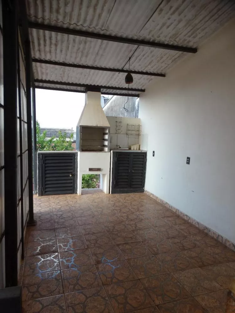 Casa à venda com 5 quartos, 250m² - Foto 1