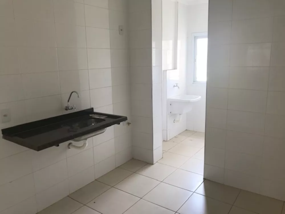 Apartamento à venda com 2 quartos, 70m² - Foto 2