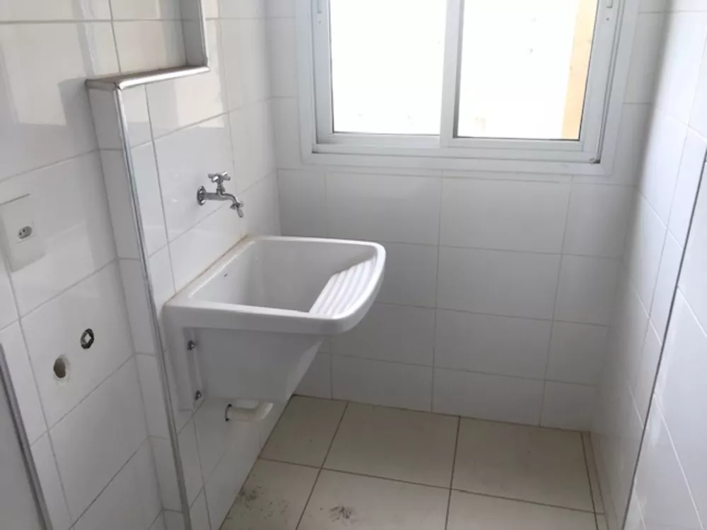 Apartamento à venda com 2 quartos, 70m² - Foto 3