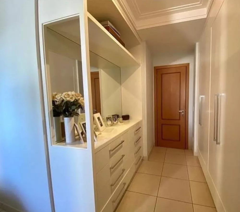 Apartamento à venda com 3 quartos, 137m² - Foto 2