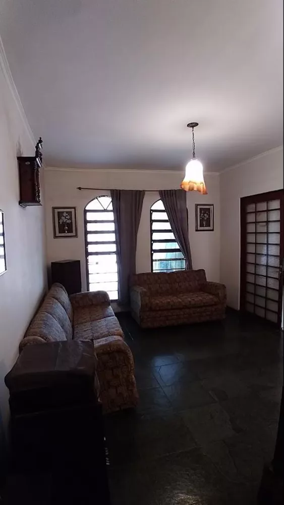 Casa à venda com 3 quartos, 120m² - Foto 1