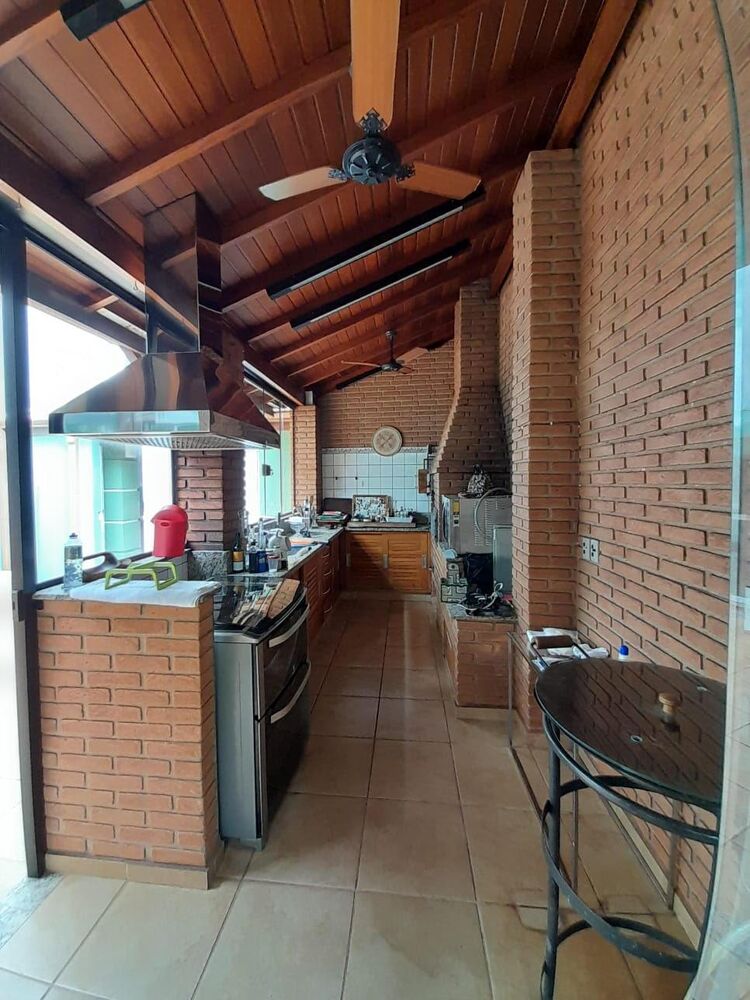 Casa de Condomínio à venda com 4 quartos, 361m² - Foto 2