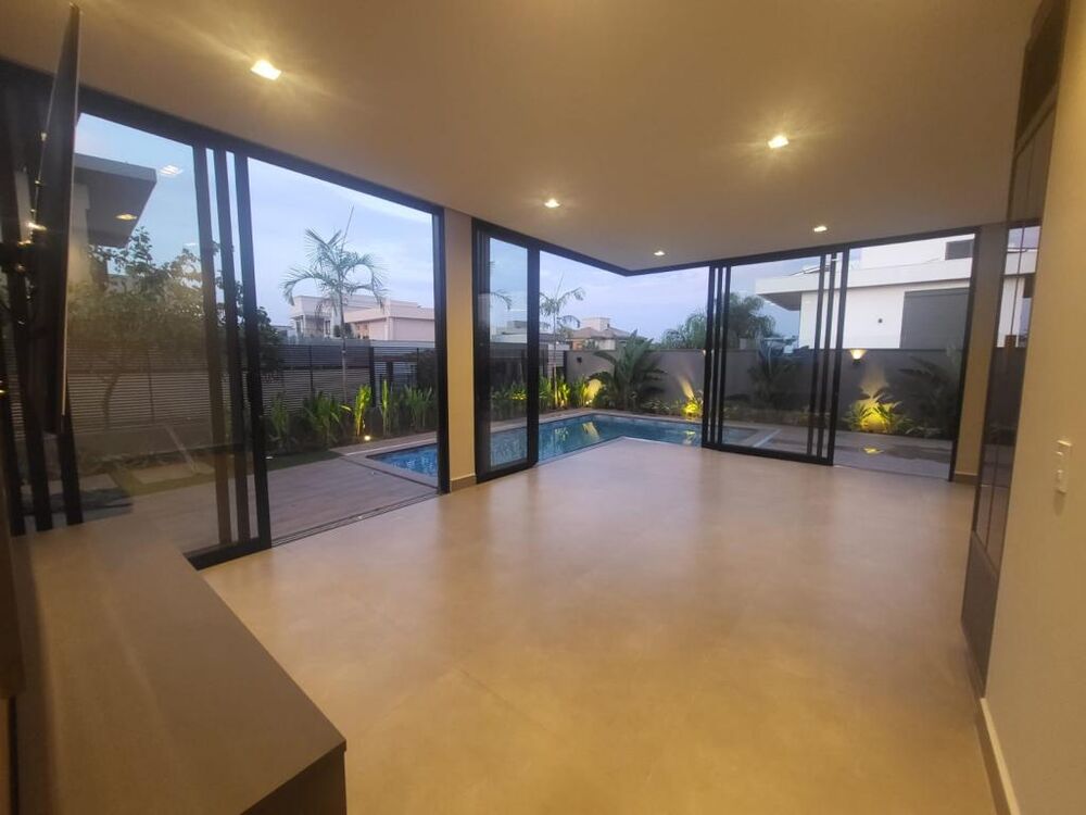 Casa de Condomínio à venda com 3 quartos, 230m² - Foto 1