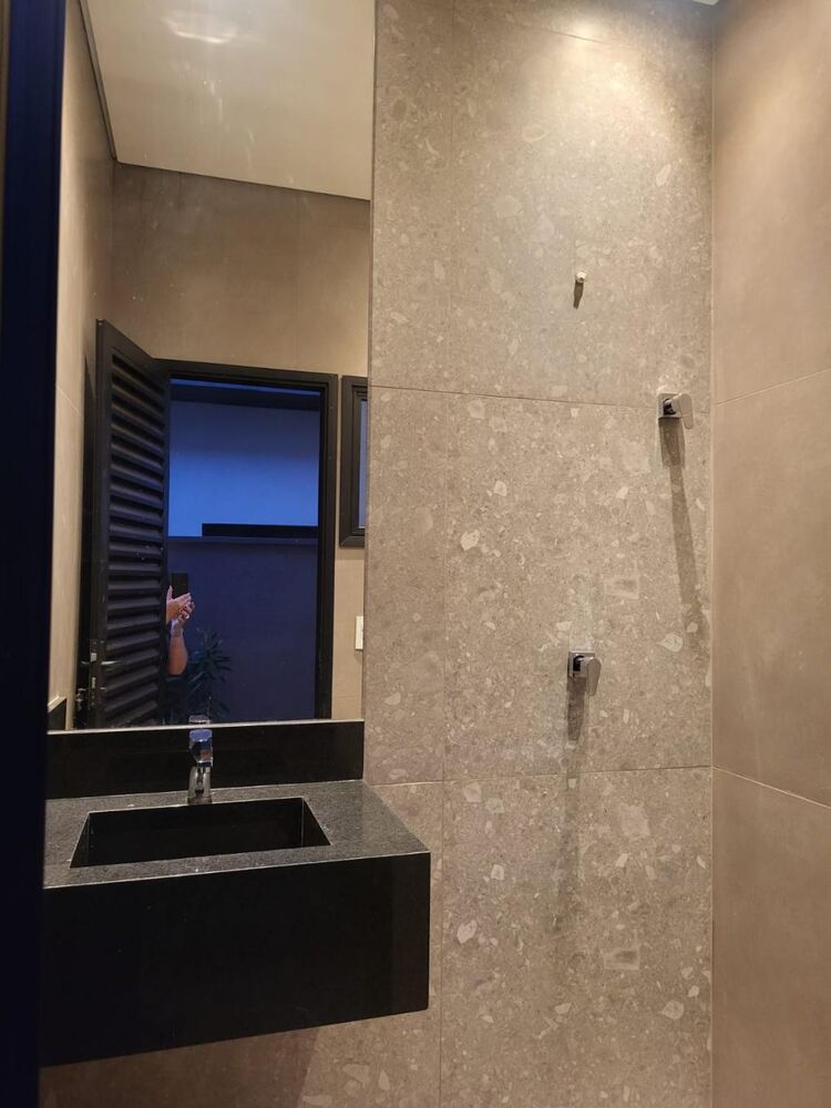 Casa de Condomínio à venda com 3 quartos, 230m² - Foto 2