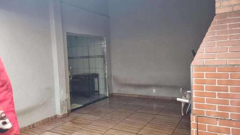 Casa à venda com 3 quartos, 181m² - Foto 2