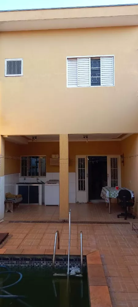 Casa à venda com 4 quartos, 193m² - Foto 1