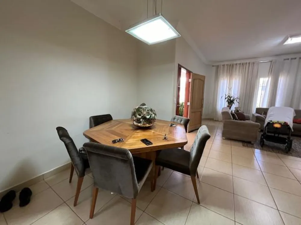 Casa, 3 quartos, 210 m² - Foto 1