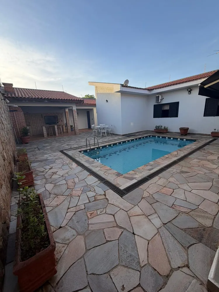 Casa, 3 quartos, 260 m² - Foto 1