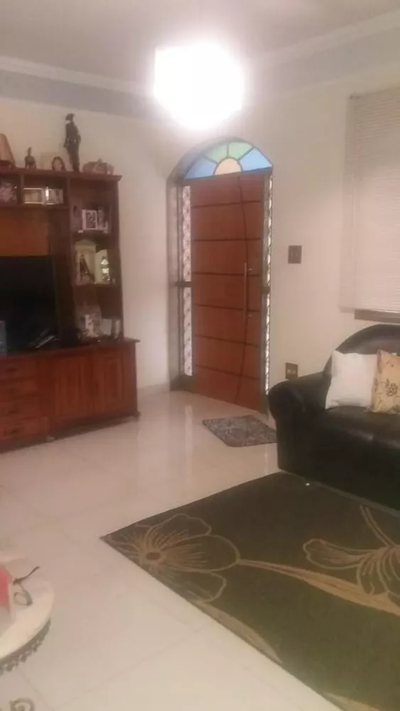 Casa à venda com 3 quartos, 185m² - Foto 1