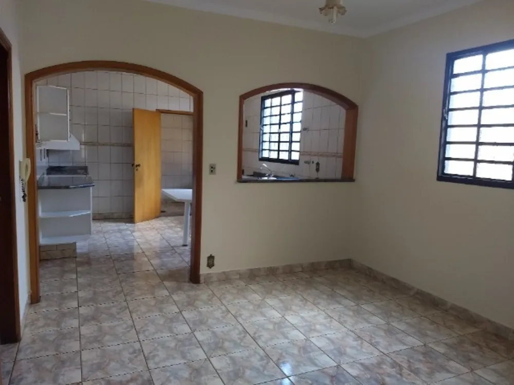 Casa, 3 quartos, 239 m² - Foto 2