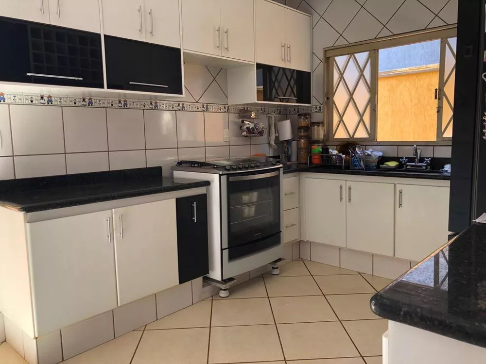 Casa à venda com 4 quartos, 290m² - Foto 18