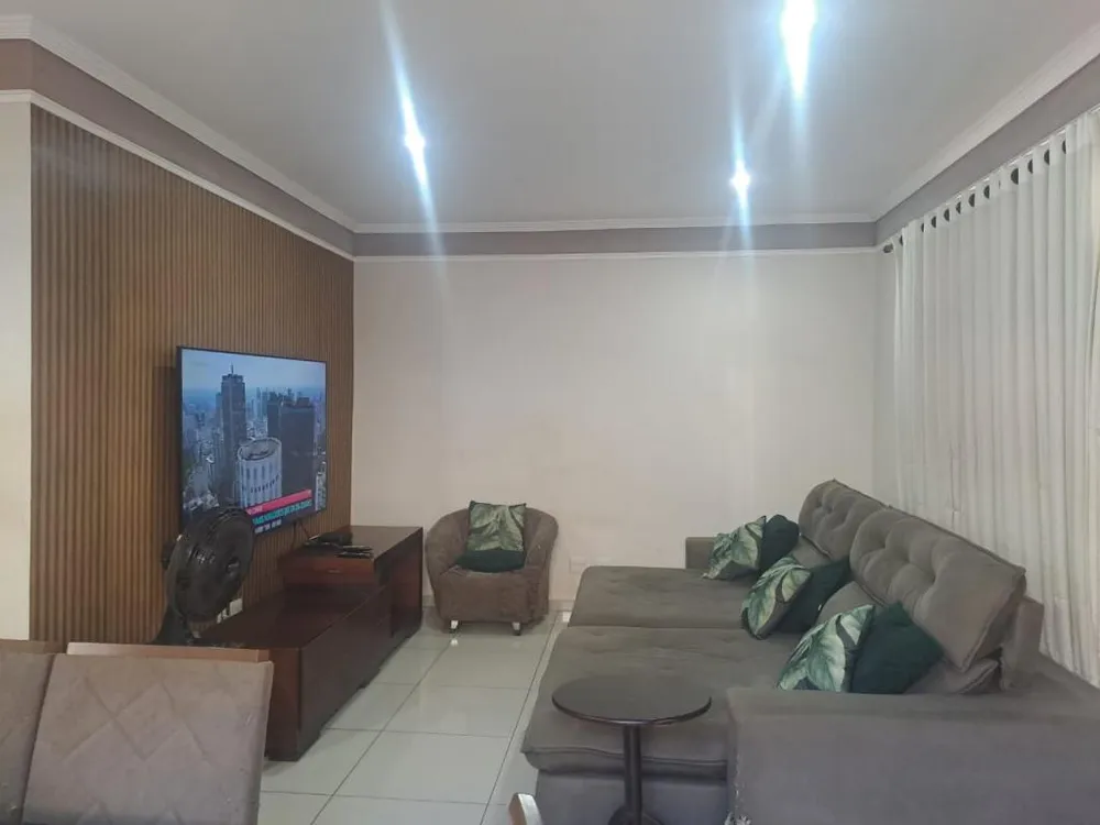 Casa, 3 quartos, 200 m² - Foto 1