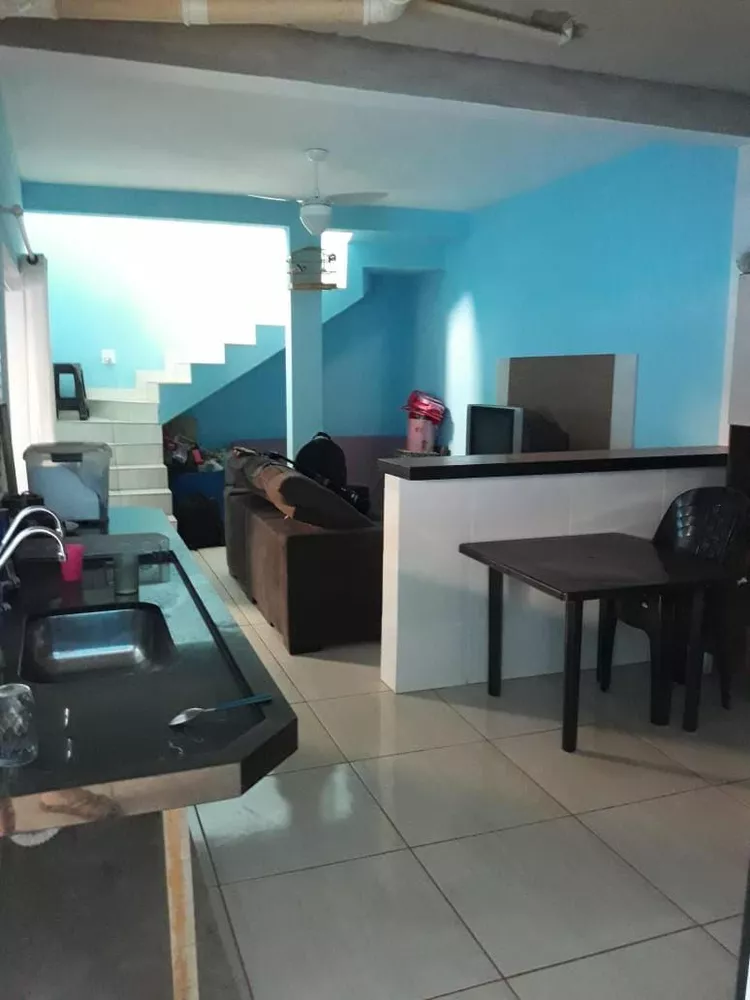 Casa à venda com 4 quartos, 160m² - Foto 1