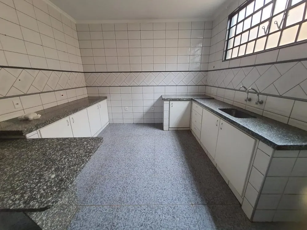 Casa, 5 quartos, 220 m² - Foto 1