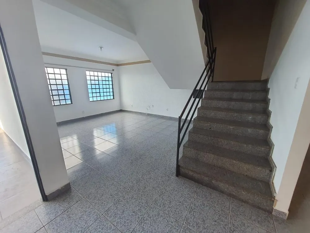 Casa, 5 quartos, 220 m² - Foto 3