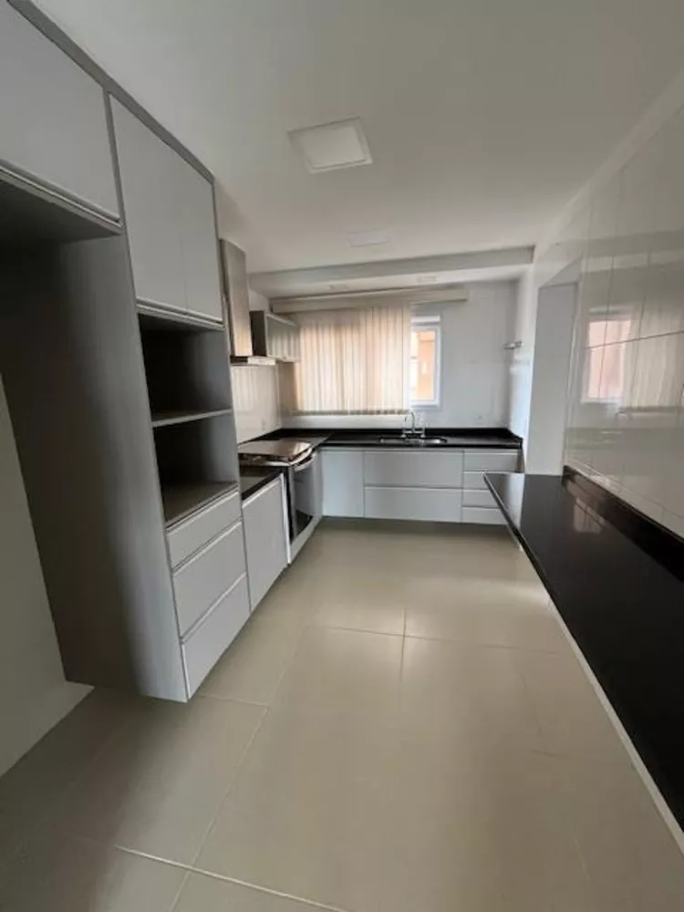 Apartamento à venda com 3 quartos, 156m² - Foto 8