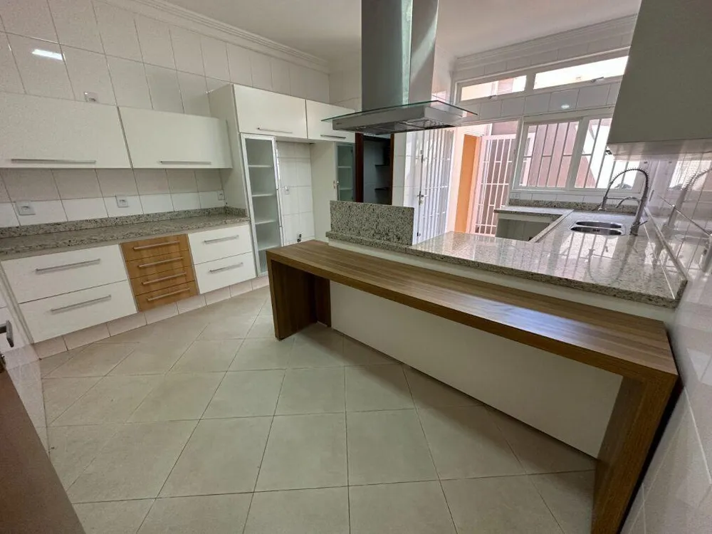 Casa, 5 quartos, 324 m² - Foto 2