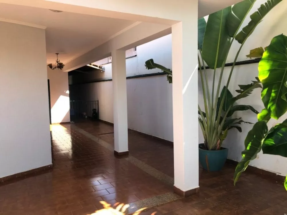 Casa à venda com 5 quartos, 322m² - Foto 3