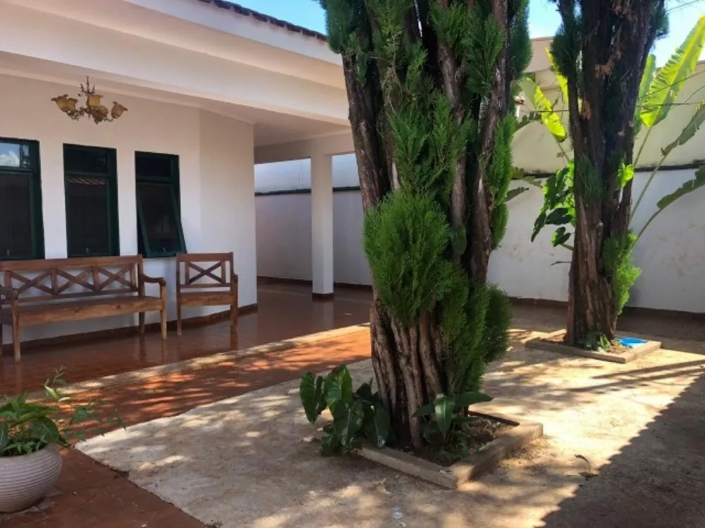 Casa à venda com 5 quartos, 322m² - Foto 1