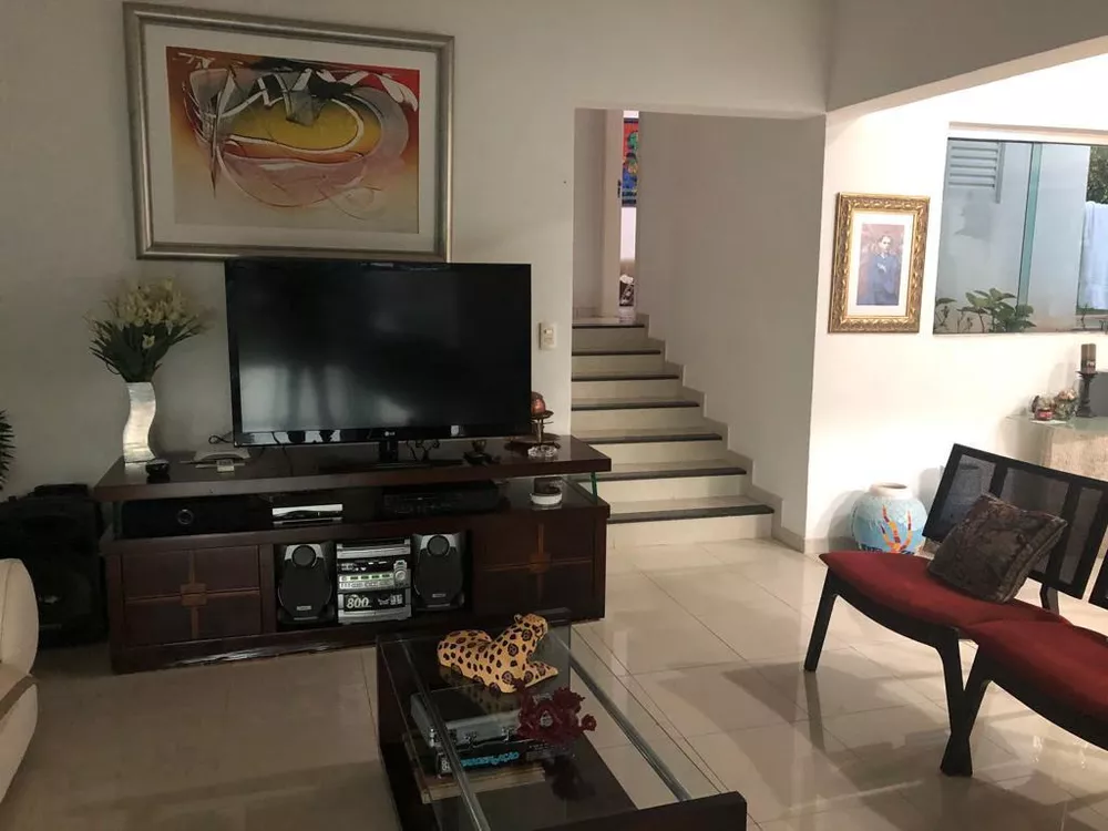 Casa à venda com 7 quartos, 330m² - Foto 7