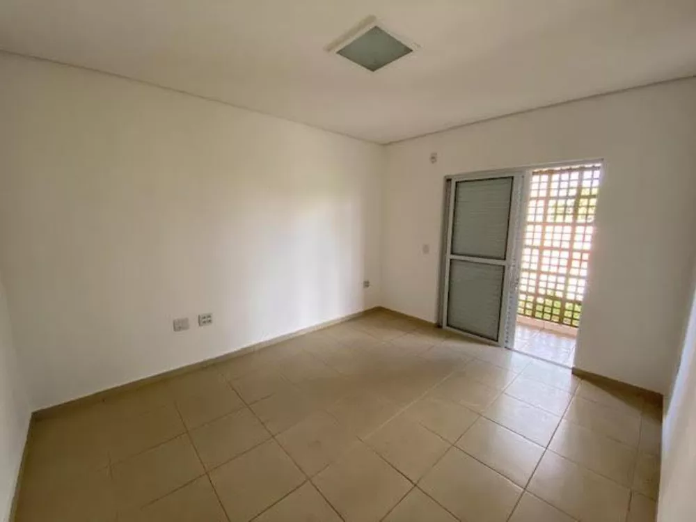 Casa à venda com 4 quartos, 300m² - Foto 2