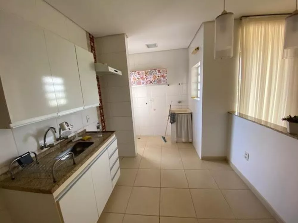 Casa à venda com 4 quartos, 300m² - Foto 3