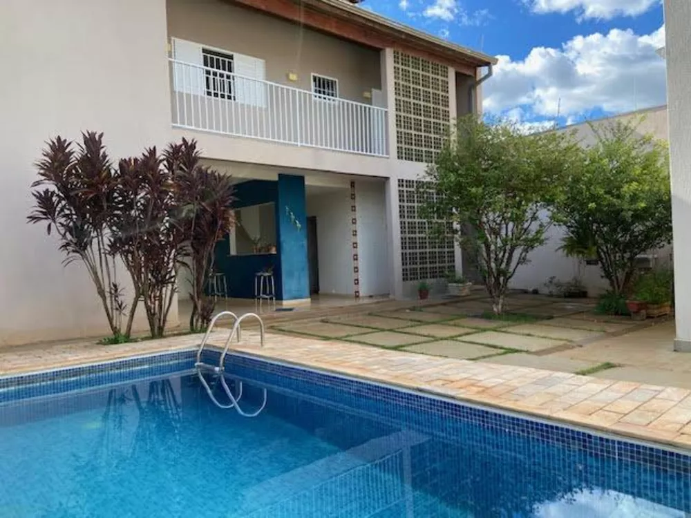 Casa à venda com 4 quartos, 300m² - Foto 1