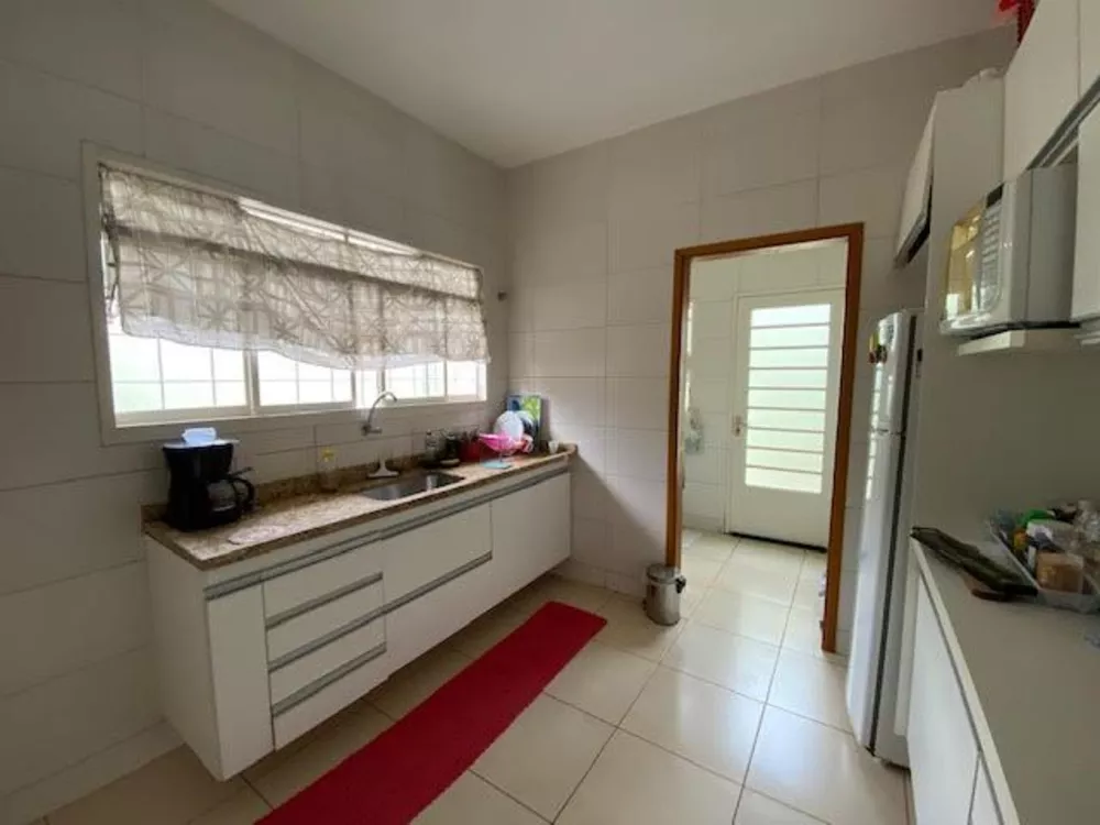 Casa à venda com 3 quartos, 180m² - Foto 3