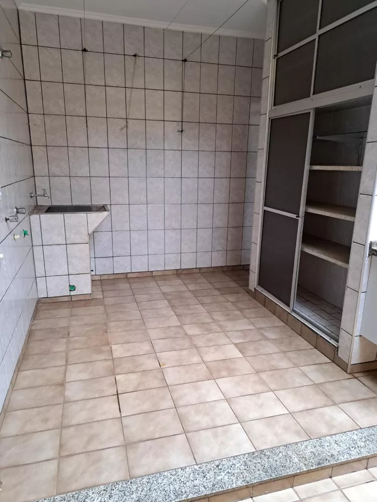 Casa à venda com 3 quartos, 139m² - Foto 3