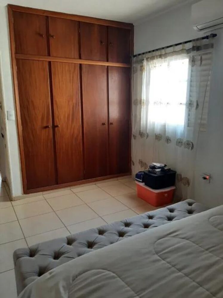 Casa à venda com 4 quartos, 200m² - Foto 2