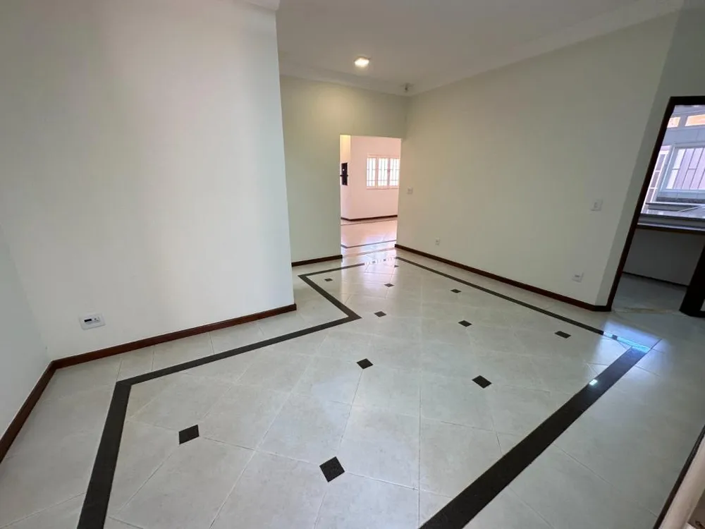 Casa, 5 quartos, 324 m² - Foto 2