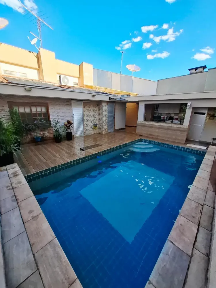Casa, 3 quartos, 250 m² - Foto 1