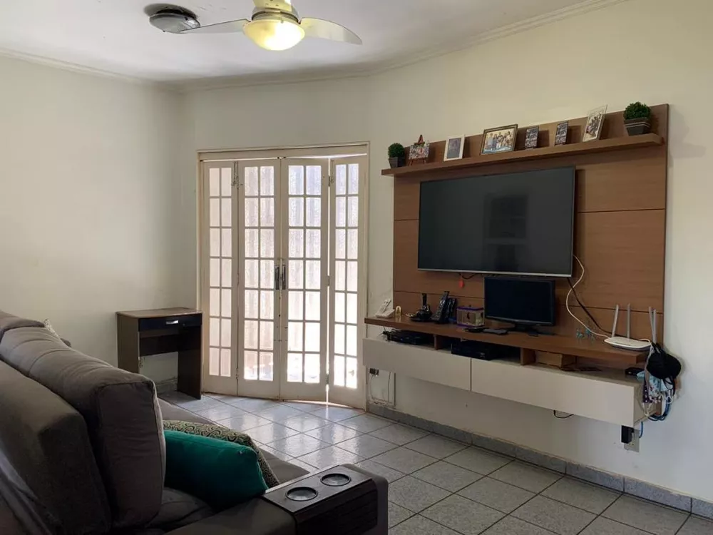 Casa à venda com 3 quartos, 160m² - Foto 1