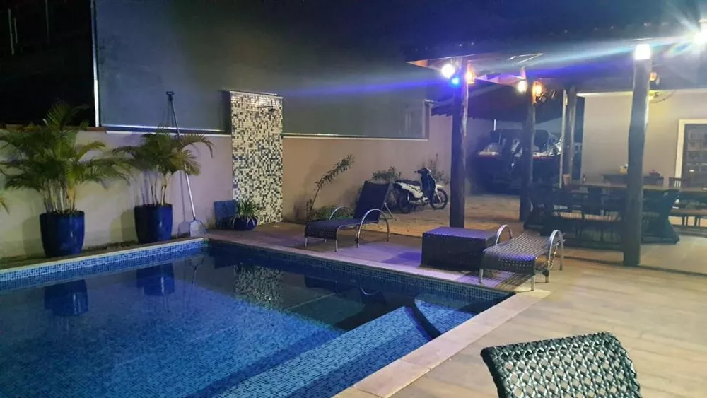 Casa de Condomínio à venda com 4 quartos, 350m² - Foto 1