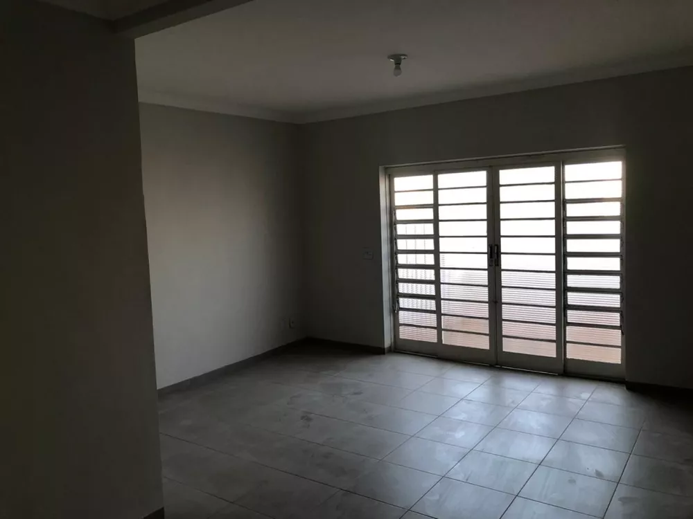 Casa à venda com 3 quartos, 150m² - Foto 3