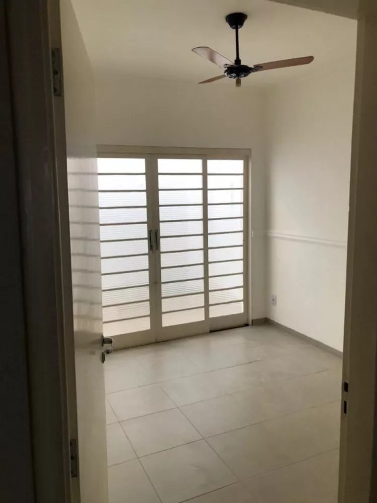 Casa à venda com 3 quartos, 150m² - Foto 1