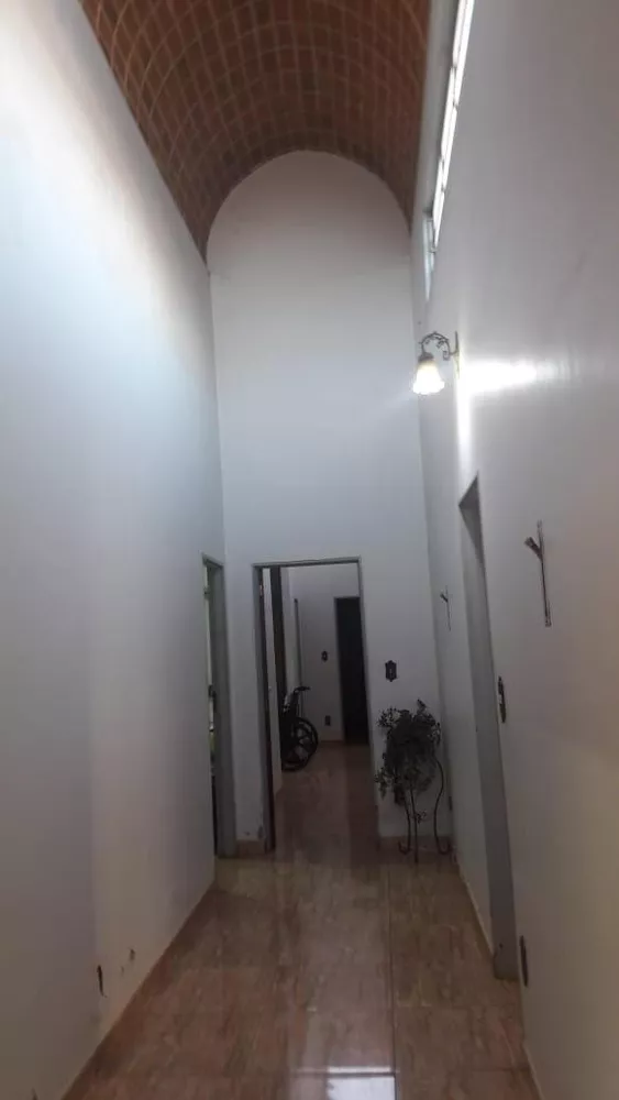 Casa à venda com 3 quartos, 380m² - Foto 2